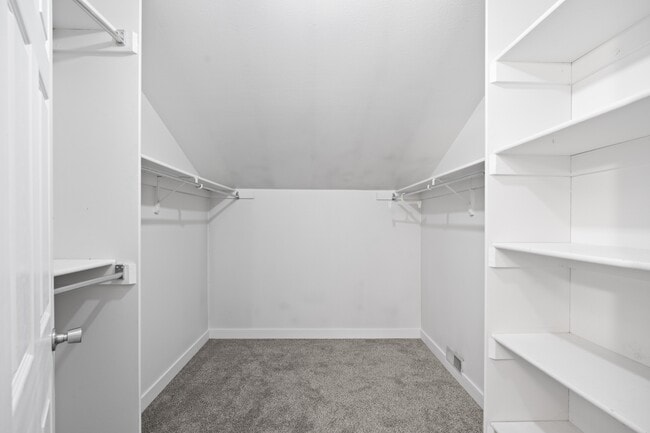 Building Photo - 60 Millpond Dr