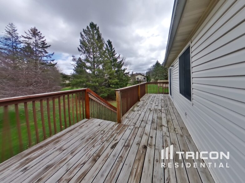 Building Photo - 4350 Thornhill Ln