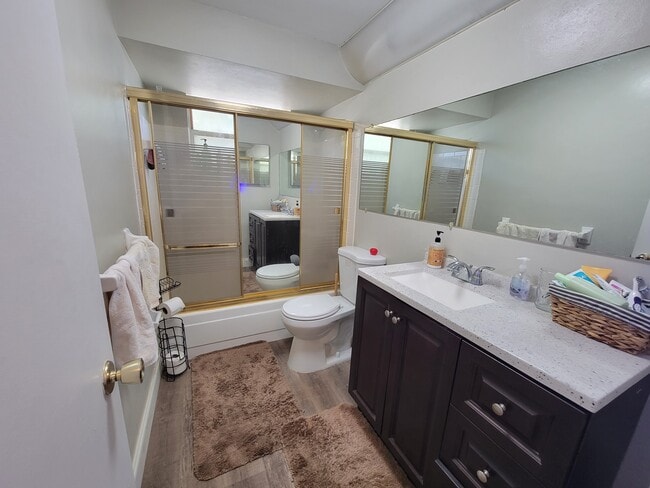 Building Photo - 3340 Beacon Square Dr