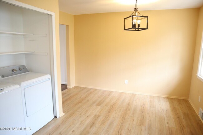 Building Photo - 721 Burnt Tavern Rd