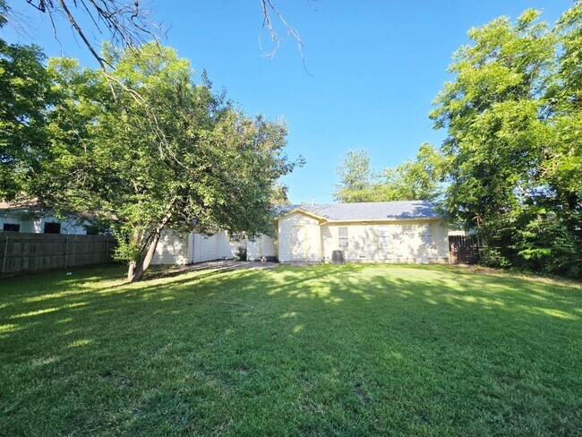 Building Photo - 2503 Taylor St
