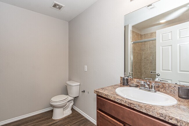 Building Photo - 2703 Summer Ln