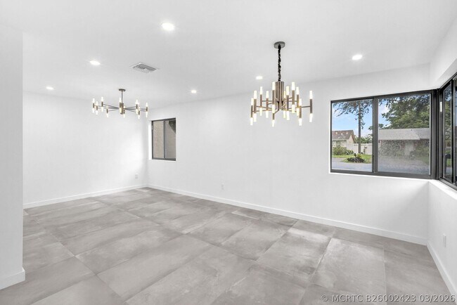 Building Photo - 2460-2466 SW 58th Manor