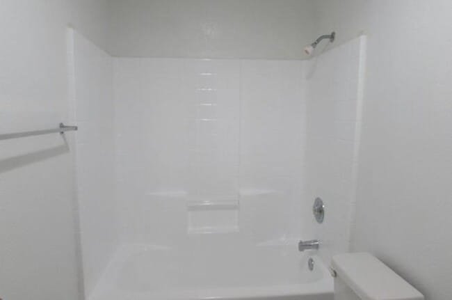 Building Photo - 2-bed, 2-bath Condo in San Diego's Linda Vista/Fashion Valley Area.