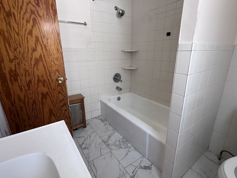 Building Photo - 116 Orient Way