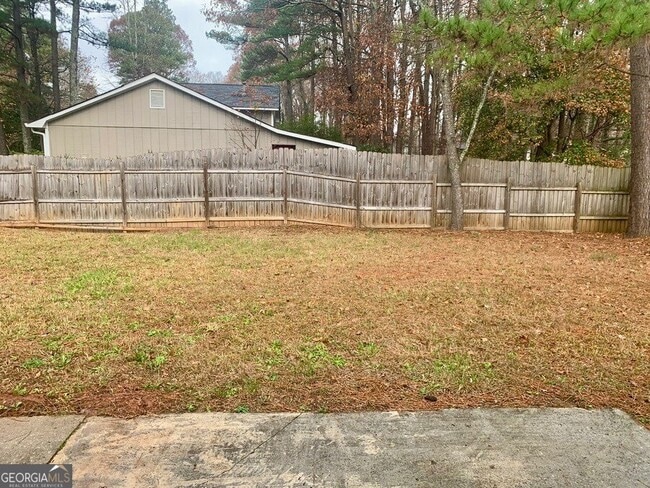 Building Photo - 5663 St Thomas Dr