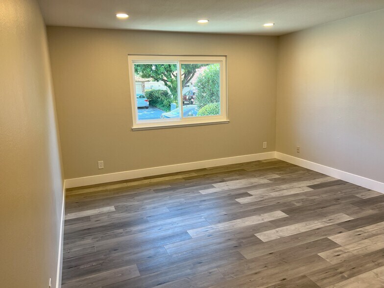 Huge Master Bedroom! - 5181 Oxbow Ct