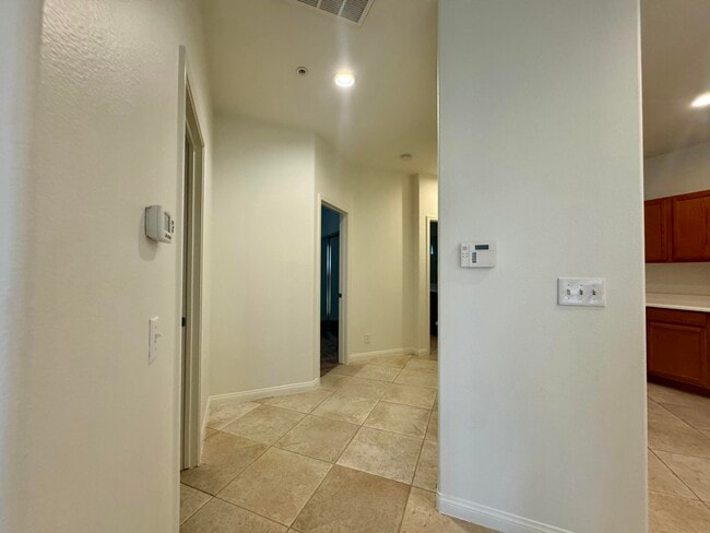 Building Photo - 74088 Daisy Ln