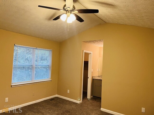 Building Photo - 6527 River Park Dr