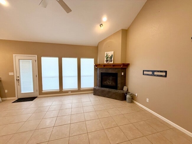 Building Photo - Peaceful country living on 10 acres!