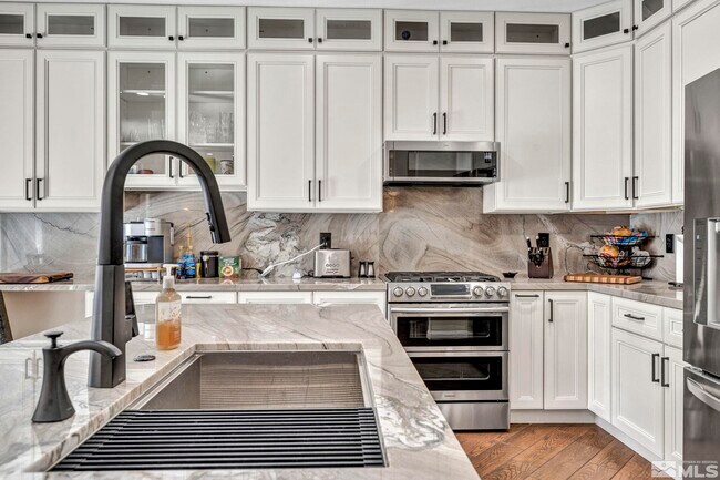 Building Photo - 6015 Stillmeadow Dr