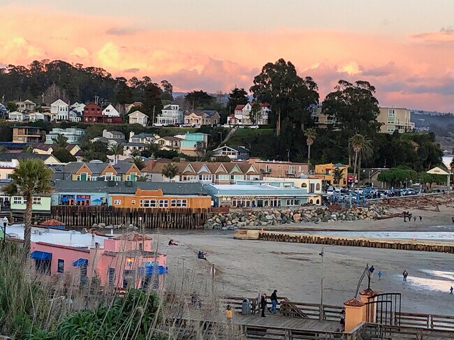 Walk to Capitola Village - 1925 46th Ave