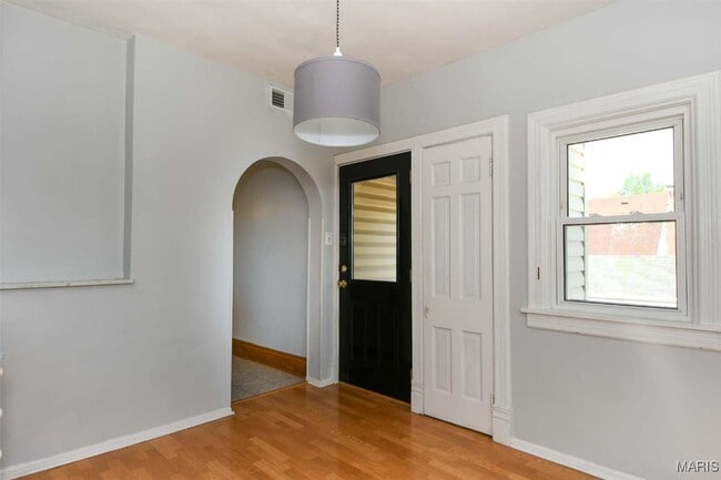 Building Photo - 6812 W Park Ave