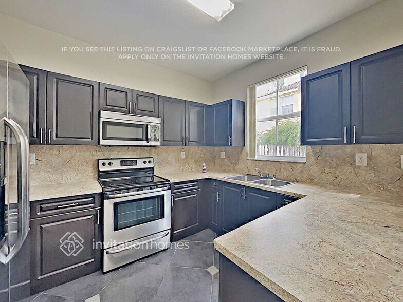 Building Photo - 15050 SW 9th Terrace