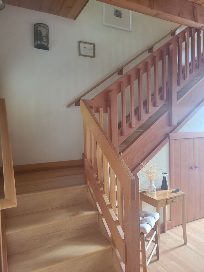 Building Photo - Lovely Rental Home on Cady Mountain