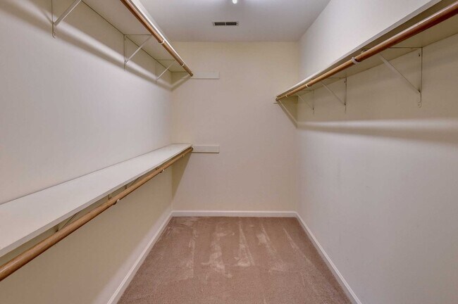 Building Photo - Beautiful Home on Quiet Cul-de-sac