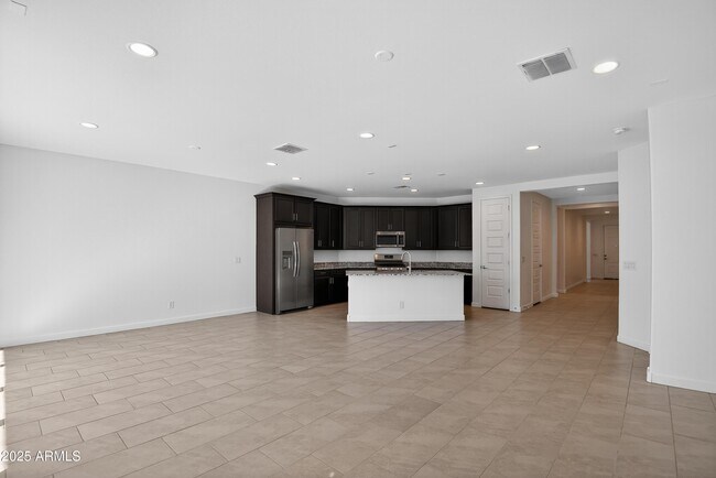 Building Photo - 2555 W Sunland Ave