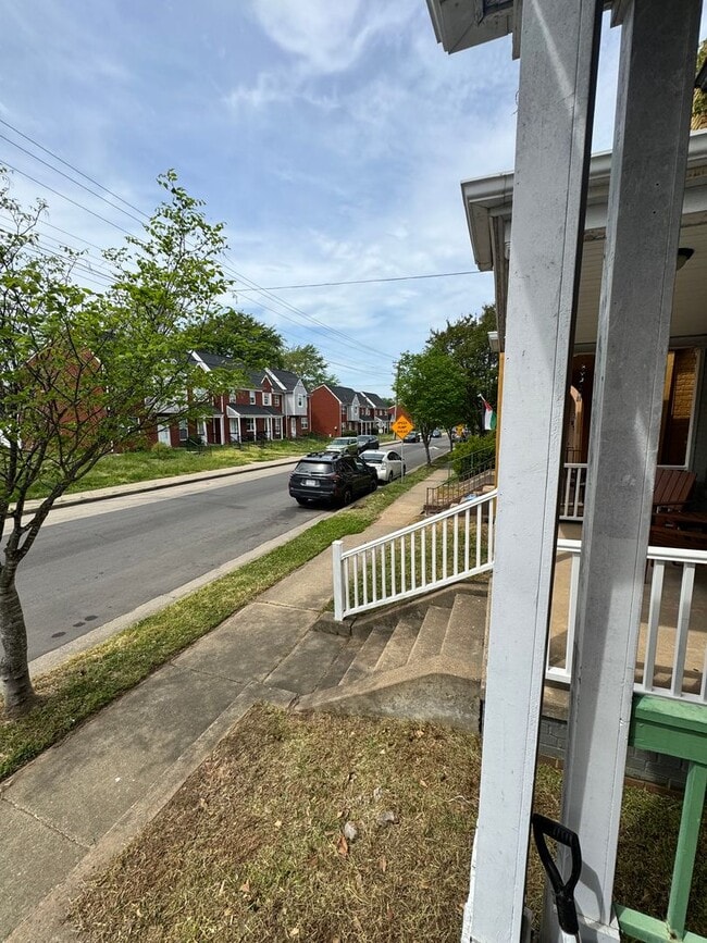 Building Photo - 3 bed 2 bath close to VCU