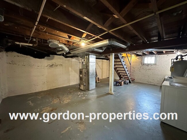 Building Photo - $2,450.00 - SE Cesar E Chavez Blvd - Cozy ...