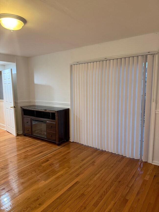 Building Photo - High_1368