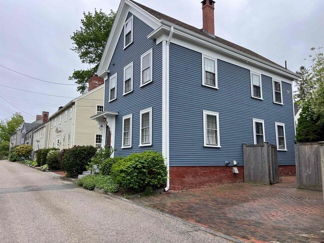 Primary Photo - 74 Gates St