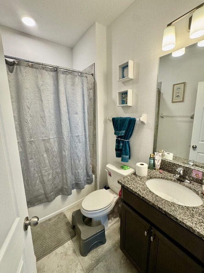 Building Photo - "Spacious 5-Bedroom Sanctuary with 4 Full Baths in Wimauma - 3,566 Sq Ft of Comfort!"