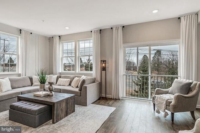 Building Photo - 1107 Meadowlark Dr
