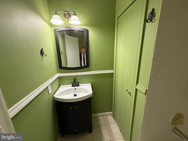 Building Photo - 102 Piccadilly Ln