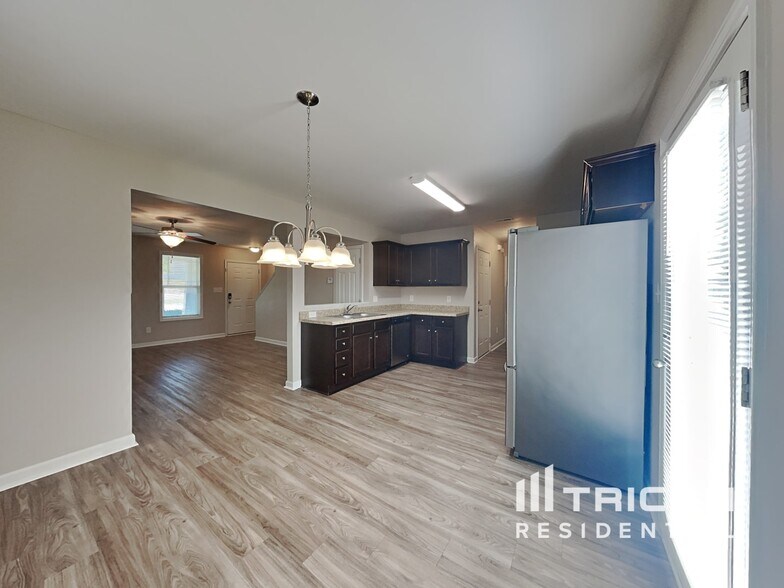 Building Photo - 209 Crown Side Dr