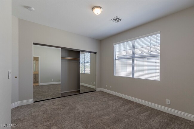 Building Photo - 2510 Putting Green Dr
