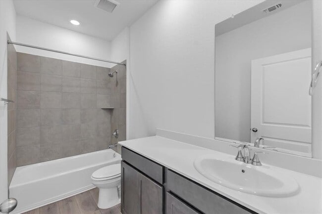 Building Photo - 5020 Hazelnut Ln