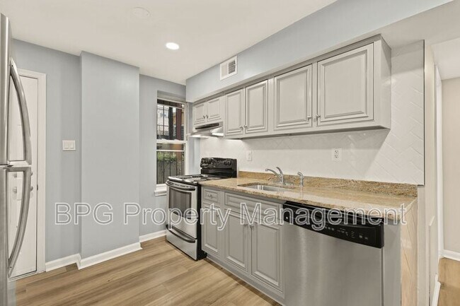 Building Photo - 1033 5th St NE