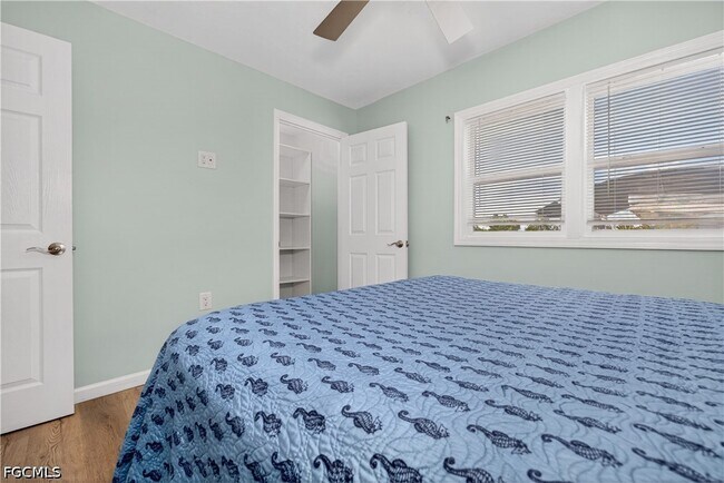 Building Photo - 3864 Royal Palm Dr