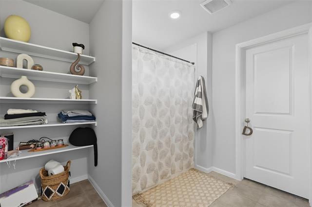Building Photo - 7908 Oaktown Dr