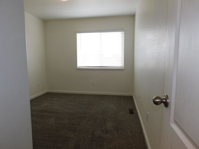 Building Photo - 654 Trinity Way