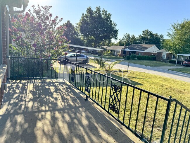 Building Photo - 2 Bedrooms plus Bonus Room near Mayfair Area in NW OKC