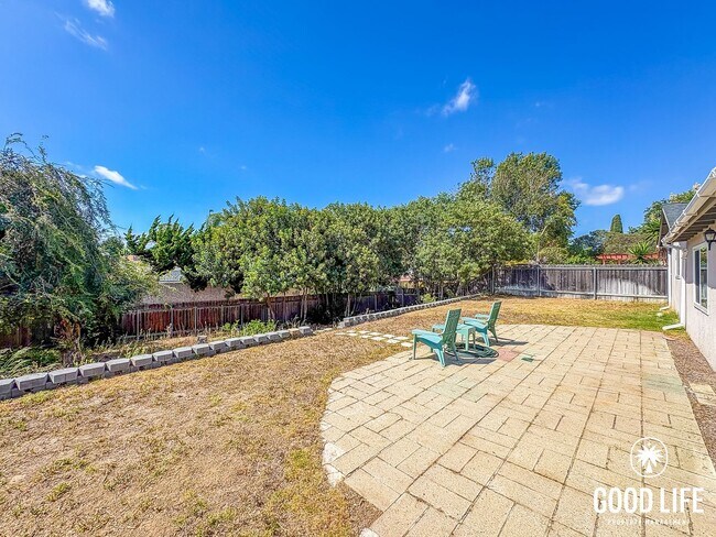 Building Photo - SD: 3BD/2BA Home in Oceanside with Private Backyard, Wood-Burning Stove & In-Unit Laundry