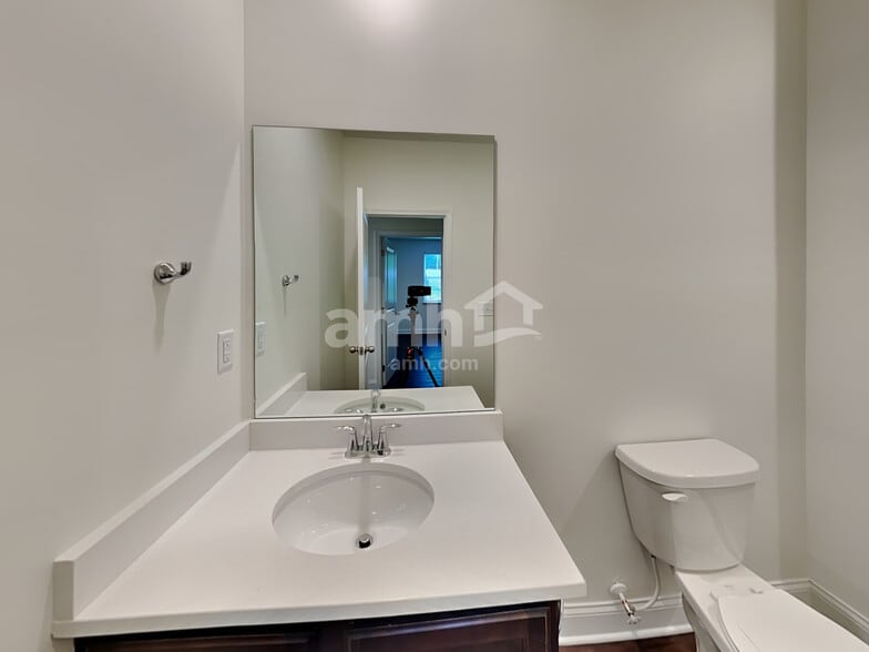 Building Photo - 719 Carnaby Ln