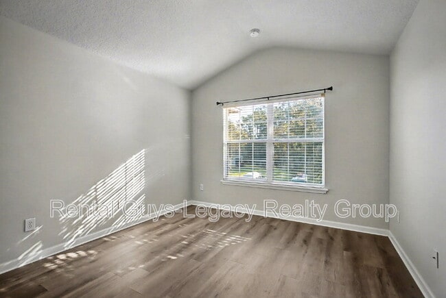 Building Photo - 6986 Roundleaf Dr