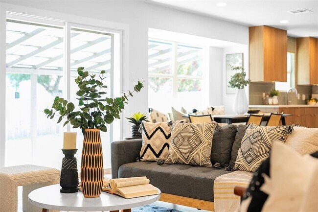 Building Photo - 4605 Beaver Creek Dr