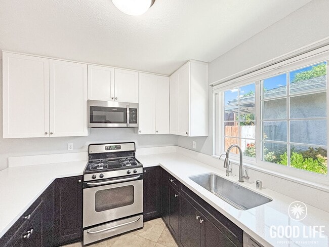 Building Photo - Beautiful 2BD/2BA Condo in El Cajon W/ A/C, W/D, Covered Back Patio, & Community Pool!