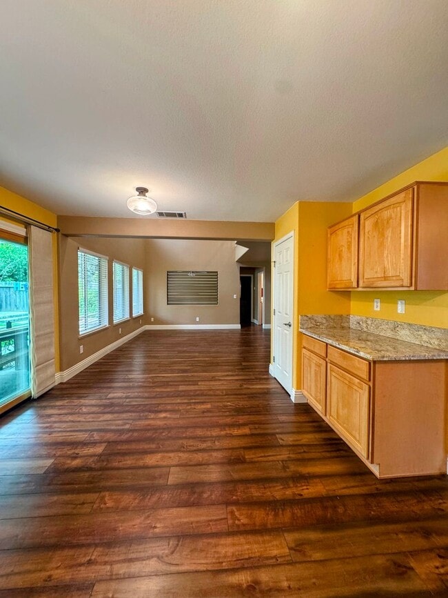 Building Photo - 477 Fisher Cir