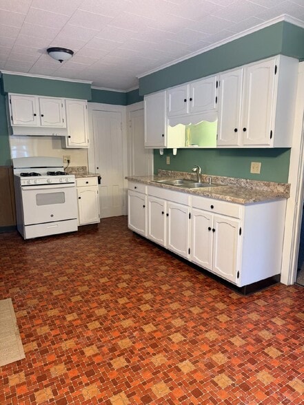 Kitchen - 31 Paine St