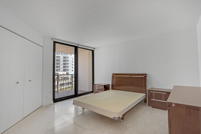 Building Photo - 3000 N Ocean Dr