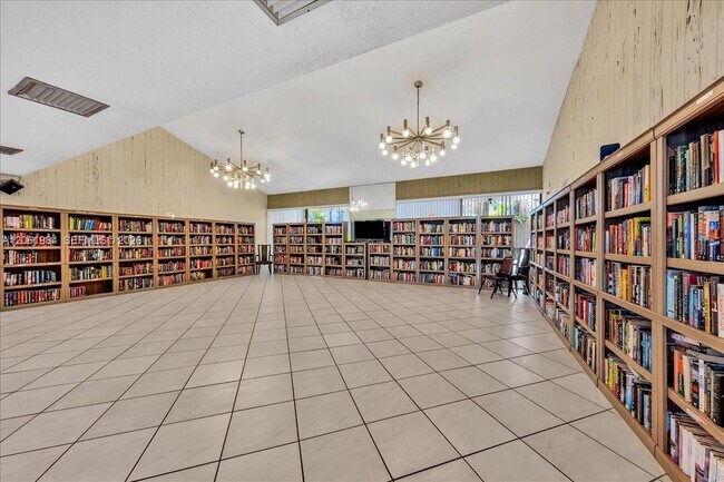 Building Photo - 2240 N Cypress Bend Dr