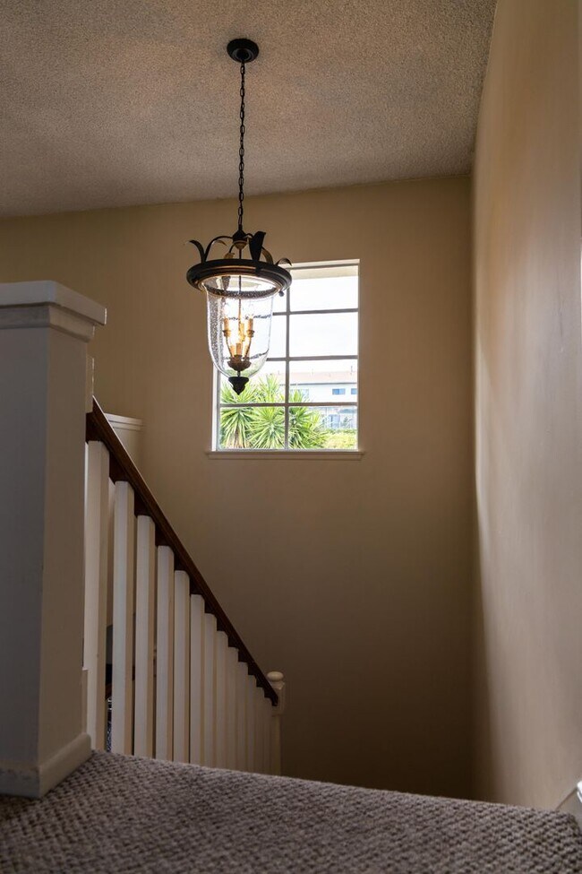 Building Photo - Los Feliz/Hollywood Hills AMAZING 6 Bed/4 Bath/Pool Luxury Home for Lease!