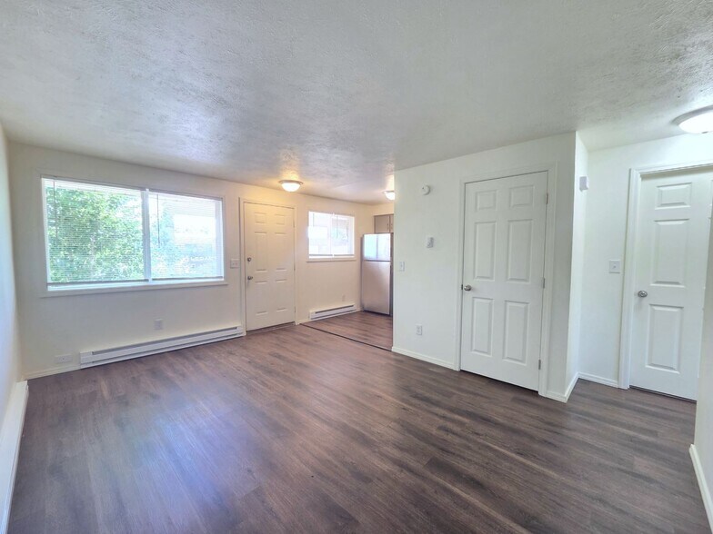 Building Photo - 39 E Westview Ave