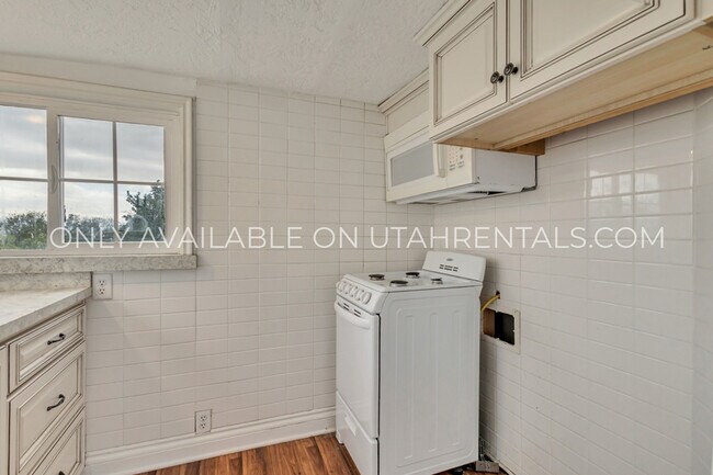 Building Photo - 1040 E 200 S