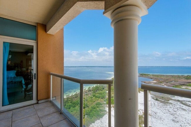 Building Photo - 2 Portofino Dr