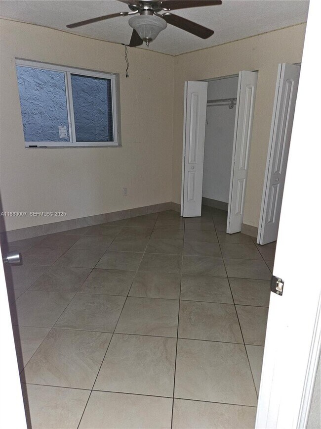 Building Photo - 10000 NW 80th Ct